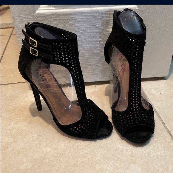 JustFab Shoes - Black T - strap 4 inch heels